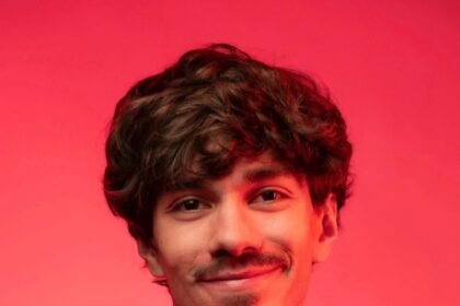 lucas with strangers foto